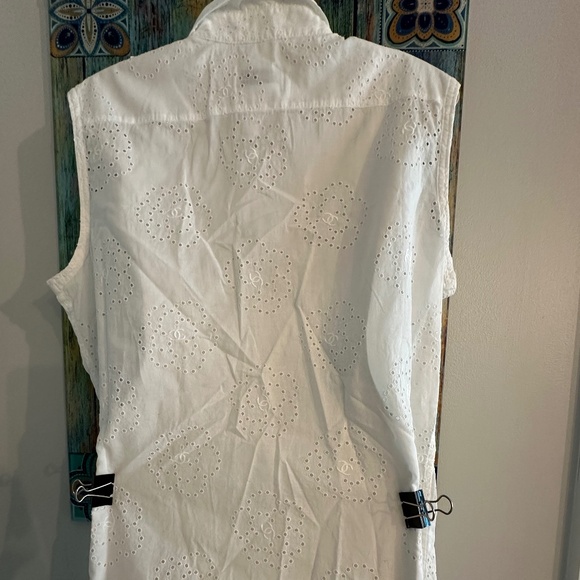A CHANEL SHORT SLEEVE EYELET WHITE BLOUSE - Picture 2 of 10